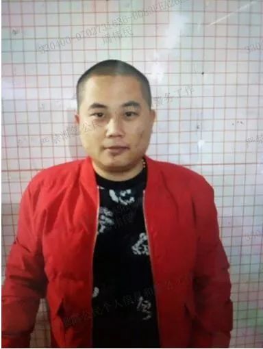 关于敦促以沈利平,朱洲为首的涉黑恶犯罪团伙在逃成员