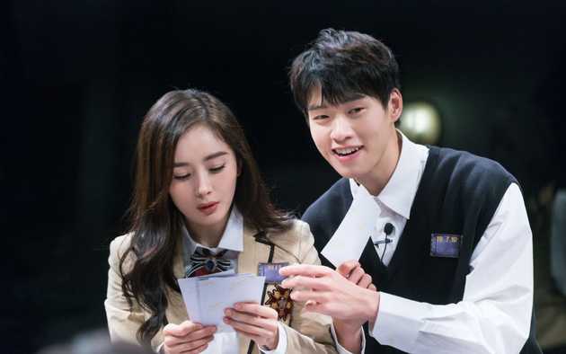 网曝魏大勋杨幂七夕组团打游戏 至第二天凌晨结束