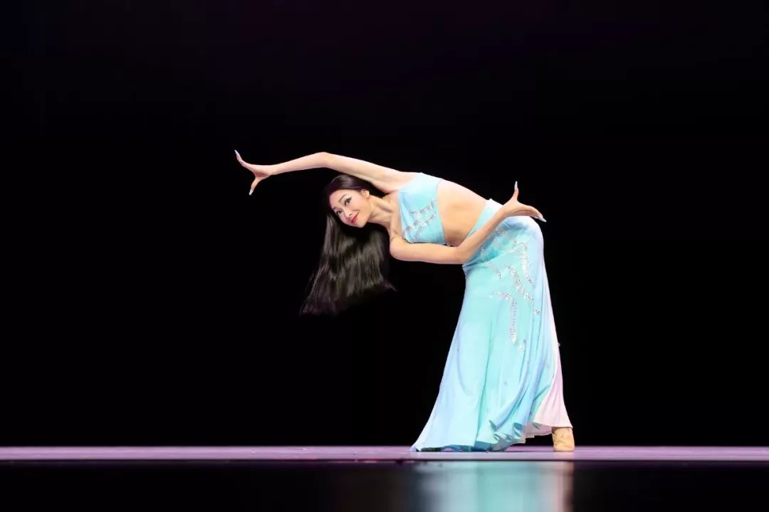 综合性技巧组合 表演:孙灿(北京舞蹈学院 表演:李淼(上海戏剧学院