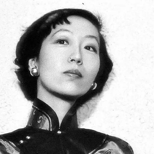 张爱玲: 中国二十世纪的优秀现代作家,1920年9月30日出生在上海公共