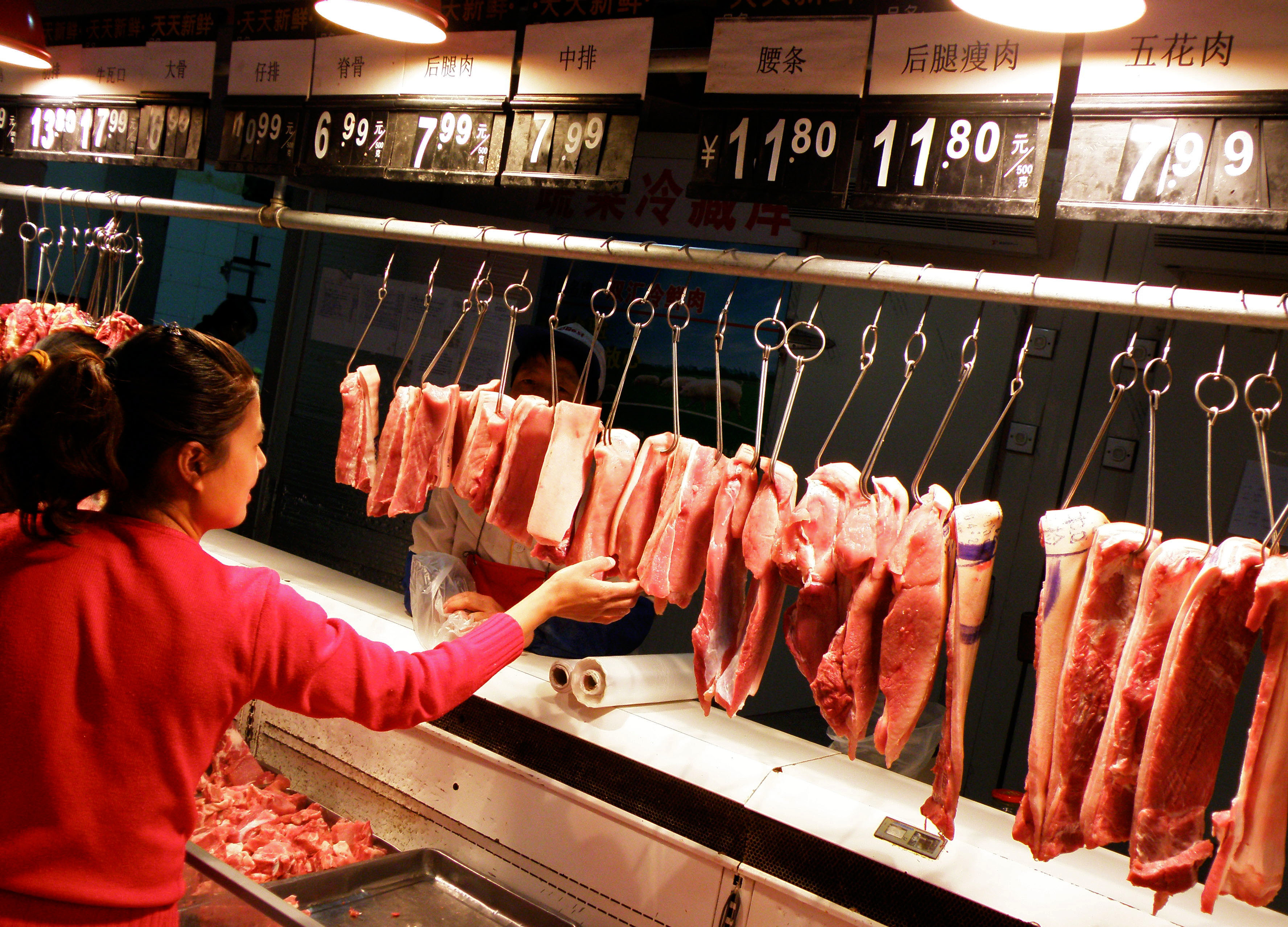 牛肉干市场充斥走私牛肉 知情人:查查老鼠肉卖给谁了