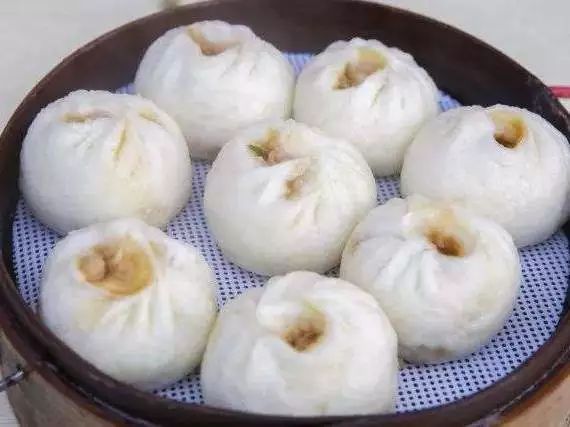 特色小吃 绍兴臭豆腐,诸暨次坞打面, 嵊州小笼包,新昌炒年糕, 上虞