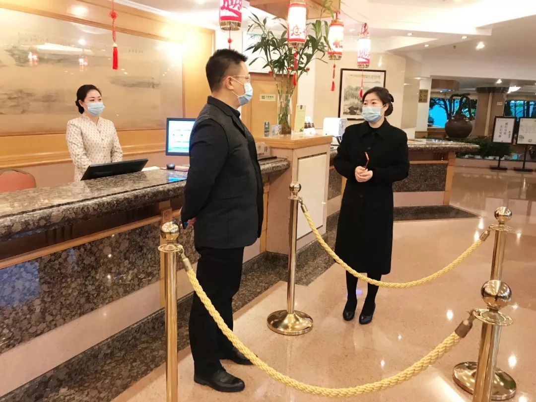 蓝啸鸣副局长带队检查市本级影院,旅行社,星级酒店疫情防控工作落实