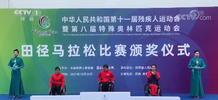 下暴雨的工作日仍有很多顾客 徐汇太平洋百货迎最终高光时间