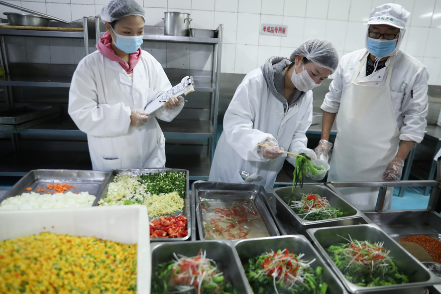 日本记者赞冬奥：菜品丰厚可口 防疫严厉安全
