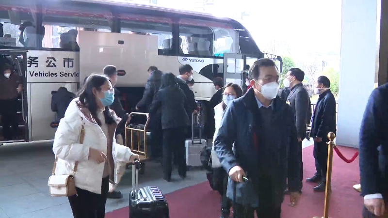 （喜迎省兩會）出席省兩會的代表委員抵達杭州