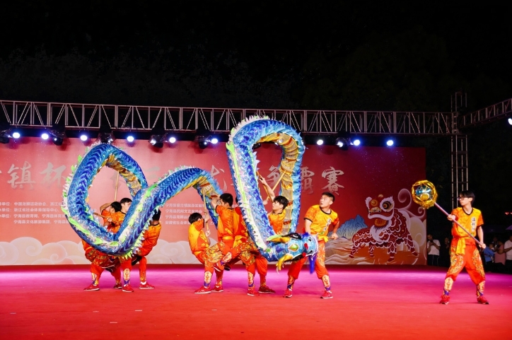  Qiantong Ancient Town, Ninghai County, Ningbo City staged "Dragon and Lion Fight for hegemony"
