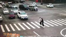 文明榜二:礼让斑马线