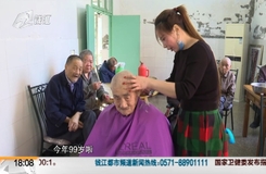 每个月都被惦记着 她就像老人们的女儿一样