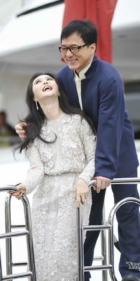 范冰冰对成龙投怀送抱 戛纳出尽风头