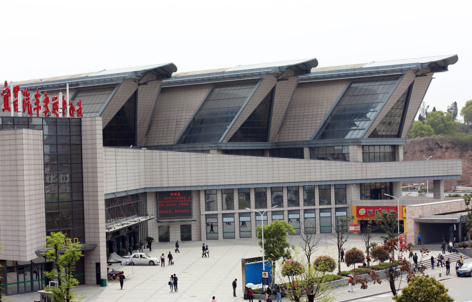 湖北宜昌地标性建筑物——已经运行近两年的长途汽车客运中心,看起来