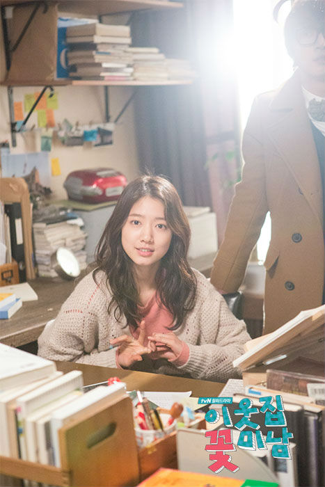 2001年,11岁时得到师父李承焕的发掘,拍摄了第一部mv李承焕的《爱吗》