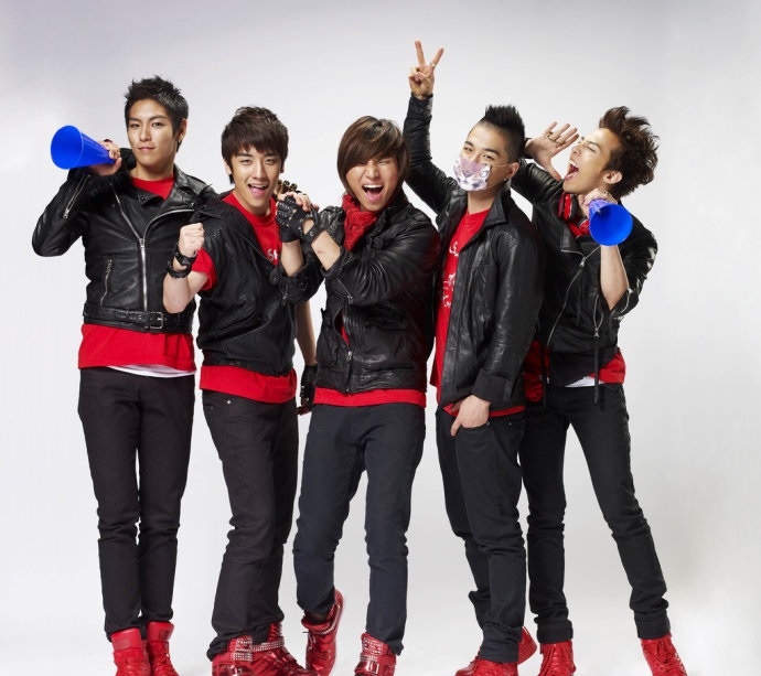 一个九人的组合,一个养眼的团体.