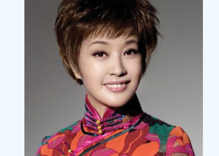 43岁辣妈走红网络童颜嫩照曝光盘点全球不老仙妈