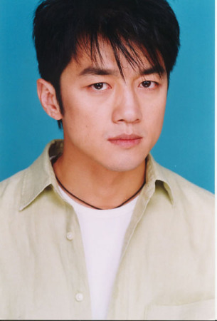 李准基金范冯绍峰李亚鹏靠迷人眼神搞定众女星