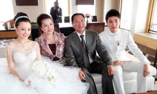 黄恺杰的女友刘凯茵是正常的上班族,但外形