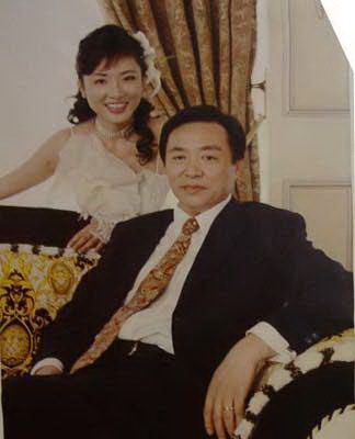 2002年,周涛和第一任丈夫离婚.
