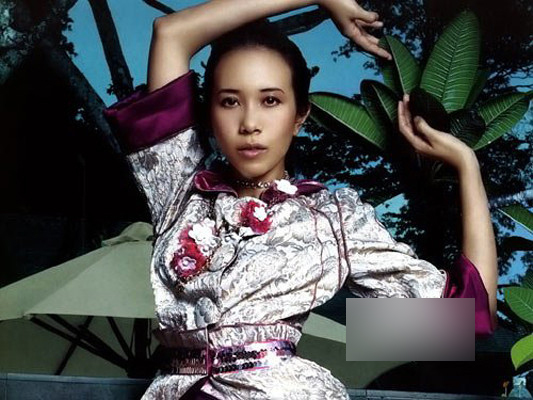 祖父莫理士,是香港英皇书院的创校校长和知名慈善家.