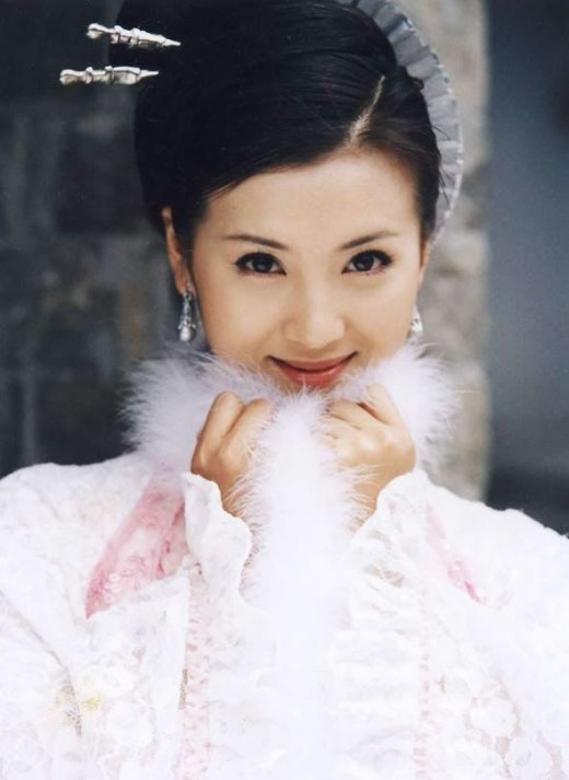 《选妃记》里的荷花(陈好饰),起初不受待见,最后还是赢得了王子的心.