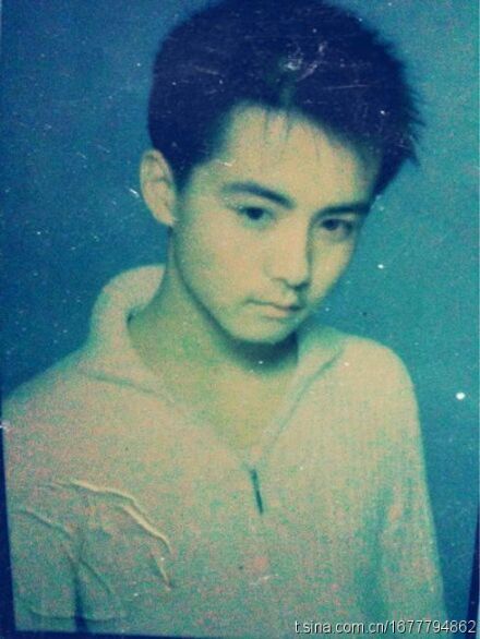 李易峰国民校草青涩照;大师兄陈伟霆洗剪吹非主流;乔振宇马天宇小时候