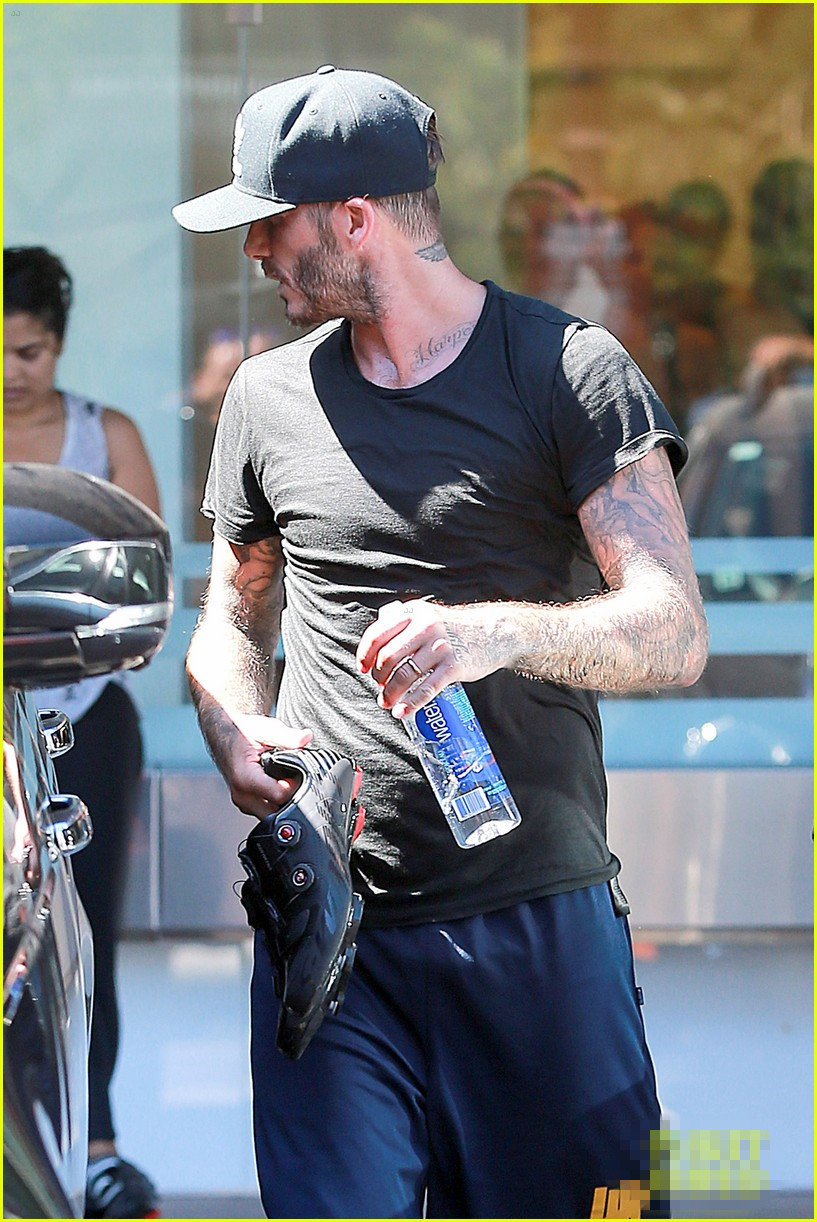 组图:贝克汉姆健身归来 完美身材引路人偷瞄