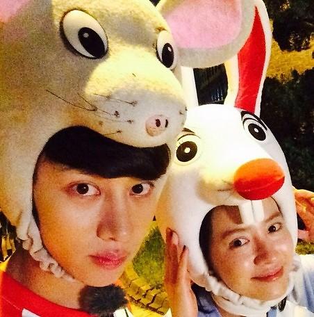 sj金希澈晒与宋智孝合影 大赞其貌美心善