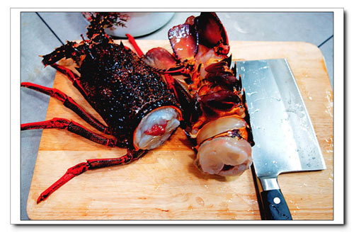 3,从中段至尾部分成八块(我家四人,一人两块,这是主要的澳龙肉)