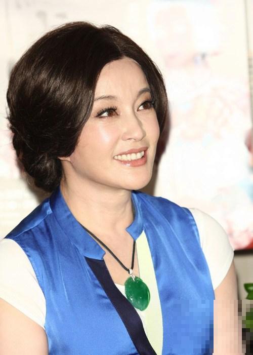 逆生长中老年女星赛少女:46岁翁虹秀背许晴卖萌