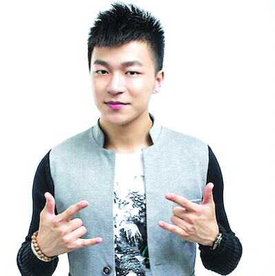 好声音余枫微博晒好心情 疑似获杨坤组冠军