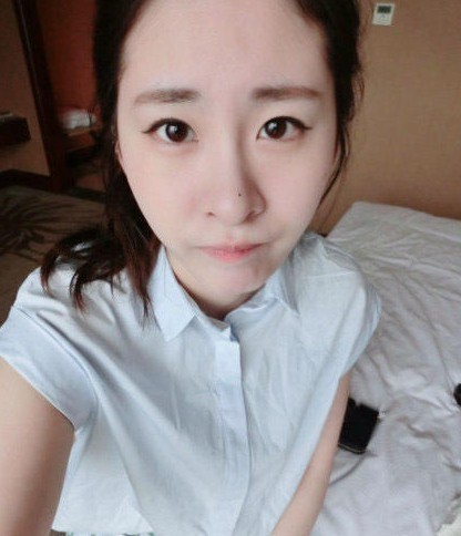 张碧晨获封粉丝好榜样 背景私照大起底