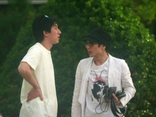 与牛萌萌分手后的王烁转而追求范冰冰,为了打动范冰冰,他曾送给范冰冰