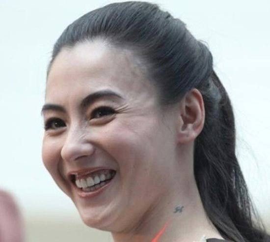 女星鱼尾纹太惊悚!金泰熙变老太 杨幂眼角如皱纸