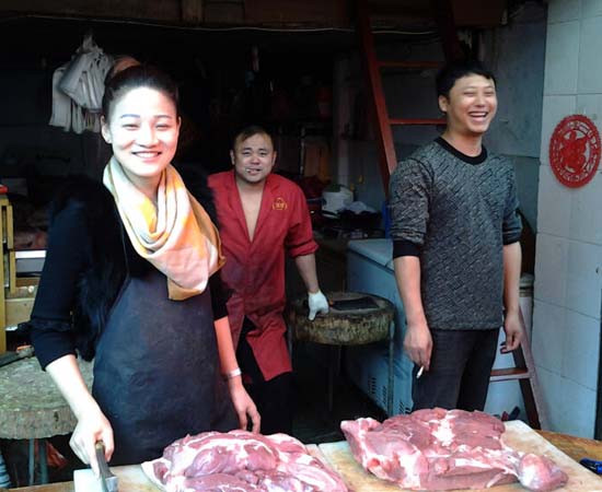 杭州有位猪肉西施 满手茧惹人怜