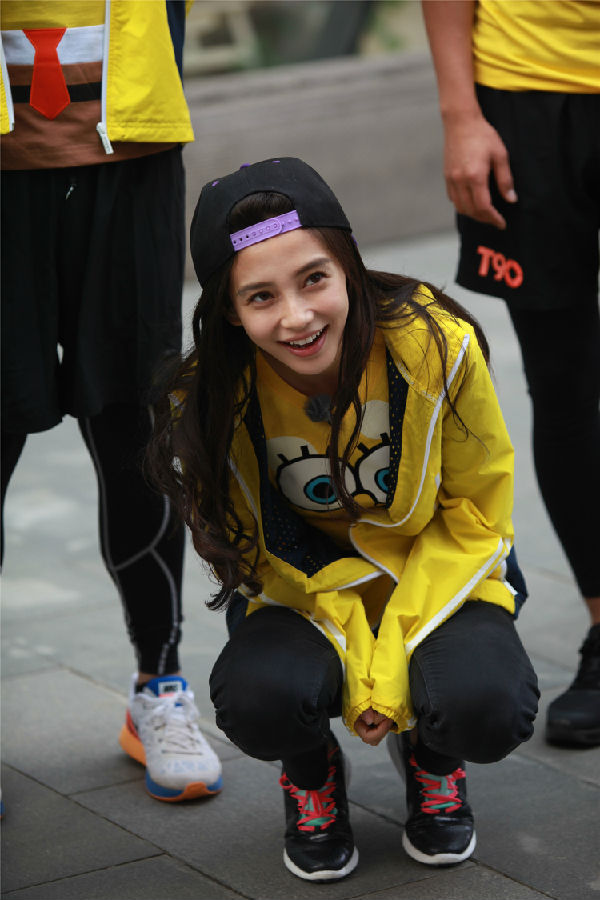 angelababy会撒娇爱大笑 唱歌打游戏还要主动约聊天