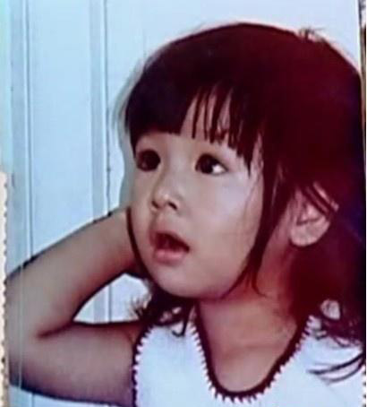 爆杨幂范玮琪林心如罕见童年照 看群星萌翻你