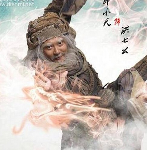 不要小瞧了剧中的丐帮老头洪七公,居然是人气小生印小天扮演的.