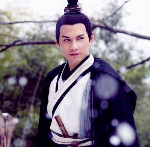 扮演王重阳的居然是威猛帅气古装将军专业户的严宽,让王重阳瞬间很