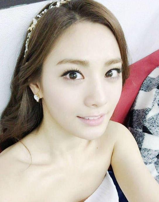 faces of 2014),去年位居此排行榜第二位的韩国女星林珍娜(nana)荣膺