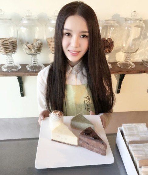 杨坤新女友鲁筱冉照片曝光 撞脸angelababy(图)