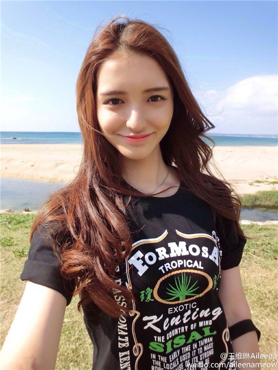 武汉大学混血校花王维琳走红 海量私房照清丽脱俗大曝光