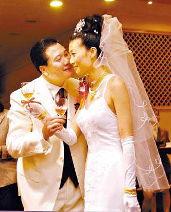 万梓良与郭明黎:年龄差距16岁