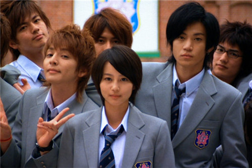 野田妹是"荧屏追男仔"当中最不讲心机,也不讲技巧的一位,她蜗居在比