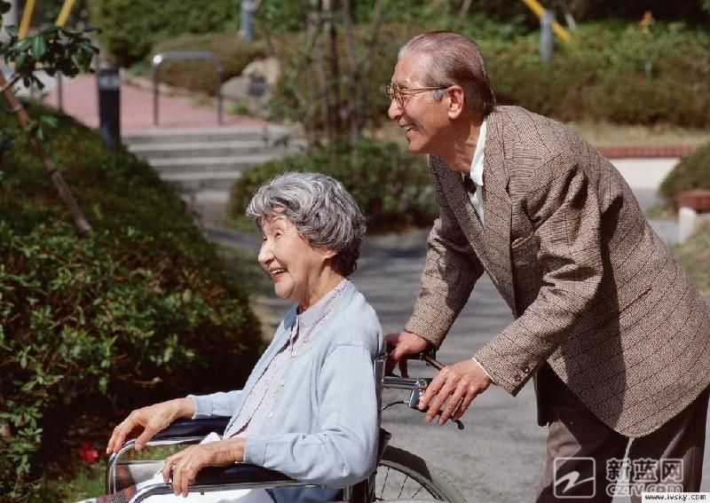 【蓝媒先报】居家养老最符合中国人的传统习惯 赞成率达9成