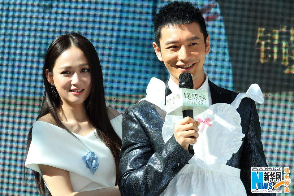 黄晓明穿女仆装卖萌 陈乔恩上手感受赞其身材有料(图)