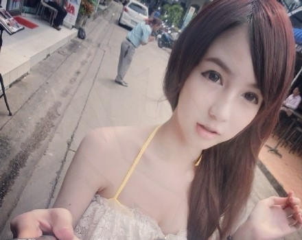 颜值爆表的 yoshi 突然就红了 我们也不知道 ta 是男是女