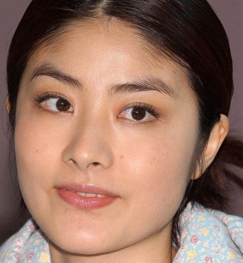 王菲显老郭晶晶一脸痣 高清镜头曝光明星真实皮肤