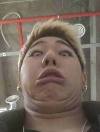 人帅怎么拍都帅? 看欧巴们自拍集体一秒变丑