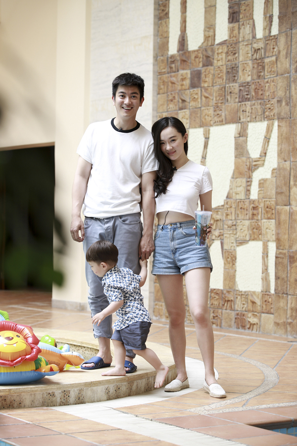 唐志中携香蜜姐妹告别《爸爸回来了》引网友不舍