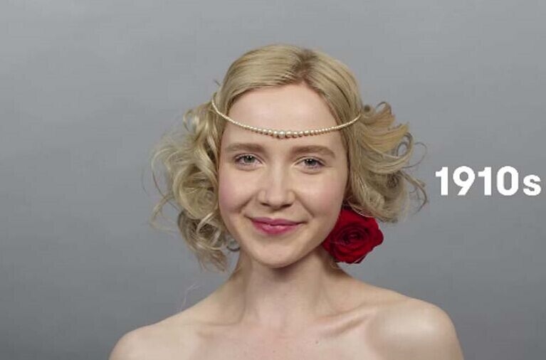 俏皮美女展示俄罗斯100年来女性妆容发型变化