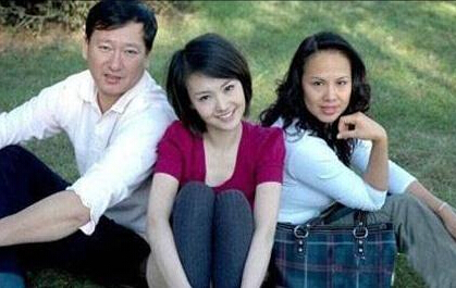 郑爽家庭背景令人乍舌